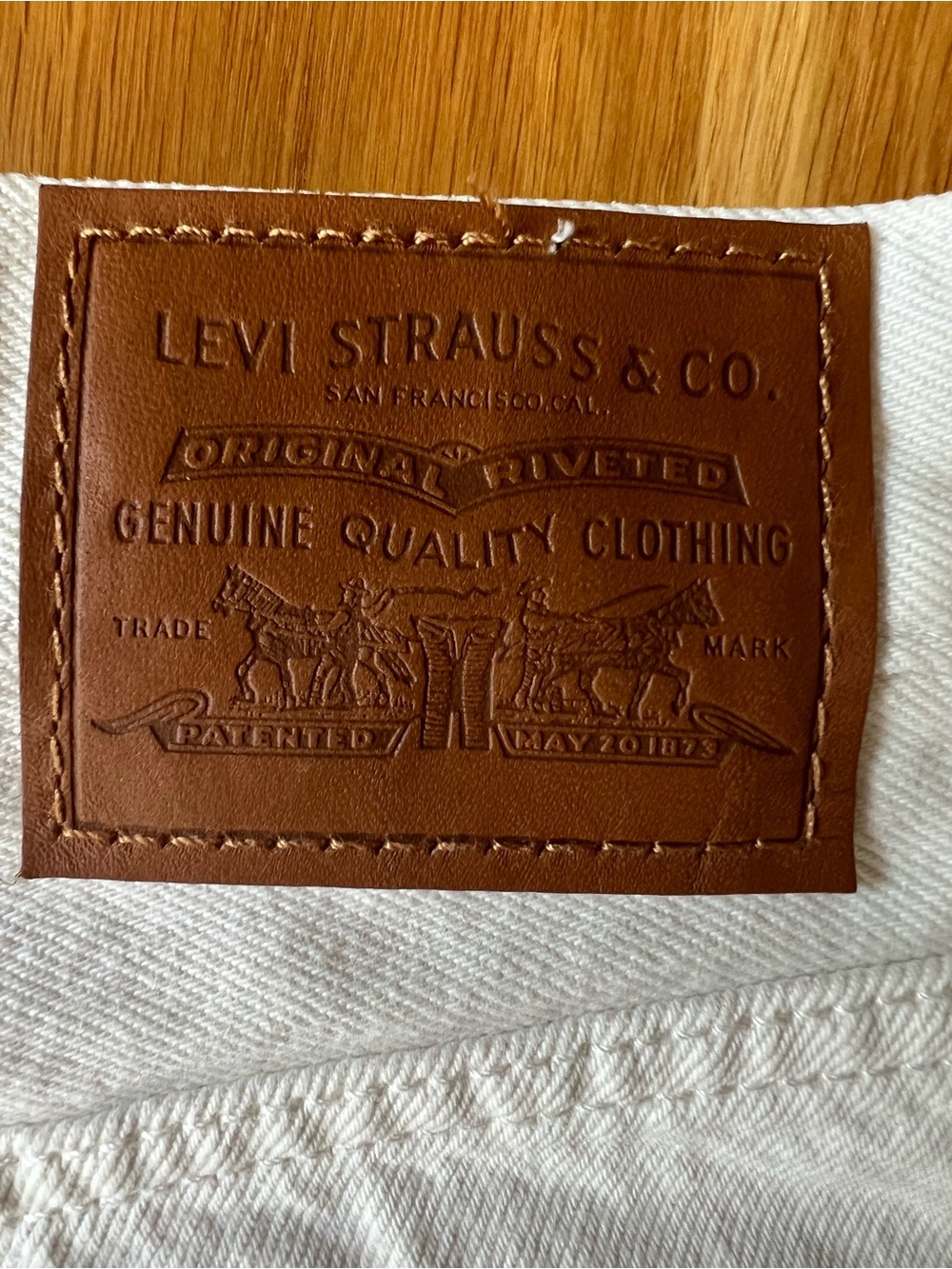 Levi’s Ribcage Shorts - Picture 9 of 12
